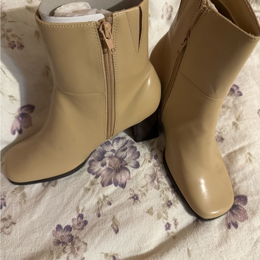 Chadwicks Tan Heeled Boots